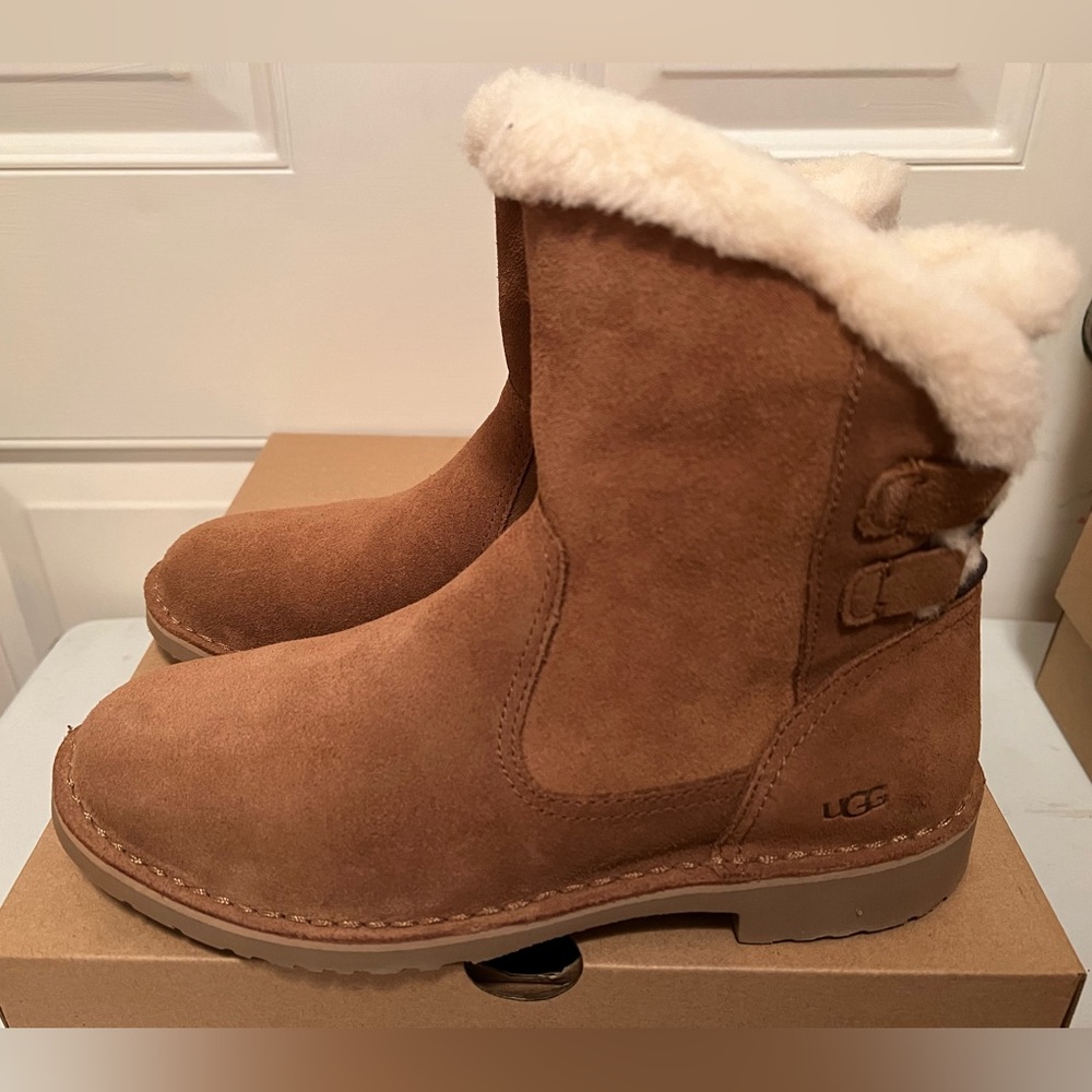 NEW UGG Naiyah Bootie UGGpure Wool Sheepskin Treadlite Winter Boot Chestnut